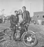 Motorcykeltävling, Valbo. 13 september 1953.
SMK = Svenska MotorKlubben i Gävle, bildades 16 april 1924 på Central Hotellet i Gävle.