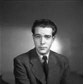 Forslunds Motor AB. Legitimationsfotografering av personalen. 3 december 1953.