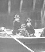 Barn i en båt. Jenny Westergren

