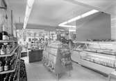 Konsum Alfa butiken på Valbogatan 33. Datum 21 september 1953.
