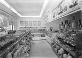 Konsum Alfa butiken på Valbogatan 33. Datum 21 september 1953.
