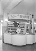 Provsmakning av Björnekulla produkter för Konsum Alfa på folkets Hus. Den 29 september 1949