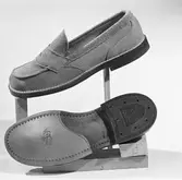 AXEL LIDHOLMS EKIPERING

Herrskor

27 april 1949

