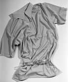 AXEL LIDHOLMS EKIPERING

Skjorta med skärp

4 maj 1949

