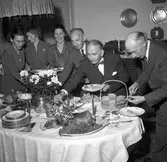 Gösta Bellander. Reportage dopp i grytan på julaftonen. 24 december 1954.