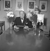 Televerkets distriktschef avtackas. 31 december 1954.