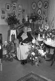 Födelsedag 90 år. Foto taget 24 juni 1955.
Fru O. Sjöström, Grapes Sjukhem, Gävle
Beställt och betalt avl Fröken Elsa Sjöström,    Stråkvägen 3, Solna