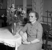 Reportage för tidningen Femina. 25 februari 1955.
Fröken Gunborg Östlund, Forsbacka.