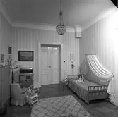 Interiör av bostaden. 5 december 1956.
Major Olsson, St. Esplanadgatan 9, Gävle.            Telefon 026-13 43 38
