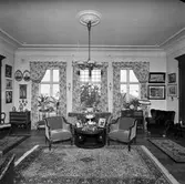 Interiör av bostaden. 5 december 1956.
Major Olsson, St. Esplanadgatan 9, Gävle.            Telefon 026-13 43 38