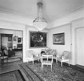 Interiör av bostaden. 5 december 1956.
Major Olsson, St. Esplanadgatan 9, Gävle.            Telefon 026-13 43 38
