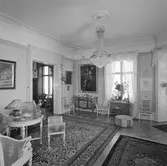 Interiör av bostaden. 5 december 1956.
Major Olsson, St. Esplanadgatan 9, Gävle.            Telefon 026-13 43 38