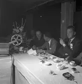 Reportage av taklagsfest. 22 september 1956.
Lönns Målerifirma, Åkargatan 45
