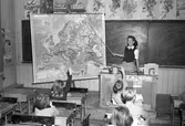 Forsbacka skola, geografilektion. 20 februari 1948.Debatt på Folkpartiets undervisningsförening som skickas till Stockholm.