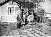 Reportage för Arbetarbladet. Koloniträdgården. Maj 1939