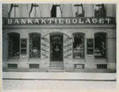 Hjalmar Lindbloms affär, Svenska veckan.