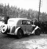 Reportage för Gefle Dagblad. Bilolycka år 1939 med en 1933 Mercedes.
