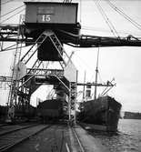 Lastning eller lossning av fartyg i Hamn
