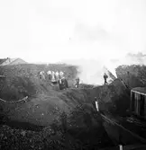 Reportage för Gefle Dagblad. Eld i kolupplag. Kolhögarna brinner