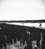 År 1937. Gefle-Dala Travbana. Publik. Reportage för Gefle Dagblad