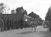 År 1938. Stafettväxling-löpning. Stadsloppet. Reportage för Gefle-Posten

