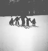 Vinter 1937. Skidkurs för barn. Reportage för Gefle Dagblad