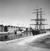 År 1938. Danskt Flottbesök. Briggen Gerda. Reportage för Gefle Dagblad