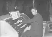 Maj 1938. Orgel i Stora Kyrkan. Musik av Berg. Reportage för Gefle Dagblad