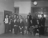 Juni 1942. Verkstadsskolans Gesällkalas den 13 april 1942