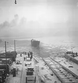 Gävle Varv. Rysk trålares stapelavlöpning. 21 december 1952. Gävle Varv anlades 1973 på östra delen av Brynäs. Efter konkurs 1921 bildades 1922 Gefle Varfvs och Verkstads AB, som bland annat tillverkade oljecisterner och utrustningar till pappersmassefabriker. På 1940-talet återupptogs skeppsbyggeriet.
