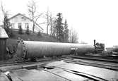 Järnvägstransport. Gävle Varv anlades 1873. Efter en konkurs 1921 bildades Gefle Varfvs och Verkstads Nya AB, som bland annat tillverkade oljecisterner och utrustningar till pappersmassefabriker. På 1940-talet återupptogs skeppsbyggeriet.