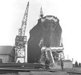 Norskt fartyg. Stapelavlöpning. Den 19 februari 1949. Gävle Varv anlades 1873. Efter en konkurs 1921 bildades Gefle Varfvs och Verkstads Nya AB, som bland annat tillverkade oljecisterner och utrustningar till pappersmassefabriker. På 1940-talet återupptogs skeppsbyggeriet.