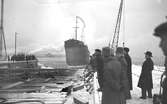 Sjösättning av M/S Trominent. December 1947. Gävle Varv anlades 1873. Efter en konkurs 1921 bildades Gefle Varfvs och Verkstads Nya AB, som bland annat tillverkade oljecisterner och utrustningar till pappersmassefabriker. På 1940-talet återupptogs skeppsbyggeriet.