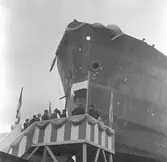 Sjösättning. Gävle Varv anlades 1873. Efter en konkurs 1921 bildades Gefle Varfvs och Verkstads Nya AB, som bland annat tillverkade oljecisterner och utrustningar till pappersmassefabriker. På 1940-talet återupptogs skeppsbyggeriet.