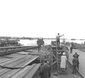 Stapelavlöpning. Gävle Varv anlades 1873. Efter en konkurs 1921 bildades Gefle Varfvs och Verkstads Nya AB, som bland annat tillverkade oljecisterner och utrustningar till pappersmassefabriker. På 1940-talet återupptogs skeppsbyggeriet.