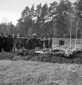 Begravning för disponent Bärnmark i Valbo Kyrka. 15 april 1945.