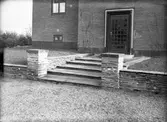 Exteriör av direktör Sjöströms villa vid Floravägen 17, Gävle. 21 oktober 1945.