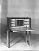 Yrkesskolan.Skåp tillverkat i snickeriavdelningen. November 1945.