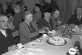 Pensionärerna på fest i Folkets Hus. 15 mars 1949. Reportage för Arbetarbladet.
