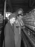 Gävle Manufaktur Strömsbro Svanen 100 års jubileum visning av fabriken, 1949.