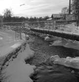Gävle Manufaktur Svanen och Testeboån, Strömsbro  i vinterskrud. 15 januari 1950.
