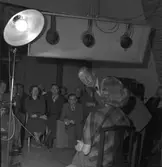 Fotokurs i Carl Larssons atelje herr Wallberg som ledare. 1949.
