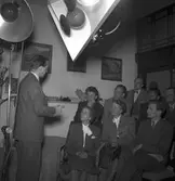 Fotokurs i Carl Larssons atelje herr Wallberg som ledare. 1949.
