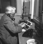 Radiotjänst i Gävle Bengt Larsson i tjänst. Juni 1949.