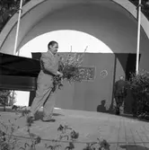 Operasångaren Jussi Björling uppträder i Furuvik. 1946.