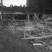 Dammbron i Stadsträdgården under arbete. 1946.