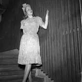 Konsum Alfa. Modevisning på Blå Fältet, Folkets Park. April 1947.