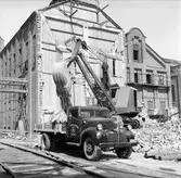 Bil & Traktor. Lastbilar vid Karskär. 2 juni 1947. Beställt av direktör Tollertz.