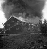 Brand i Olssons lumpupplag vid vagnsverkstaden. Maj 1947.