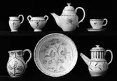 Husgeråd och kaffeservis.                               Bobergs Fajansfabrik AB.
